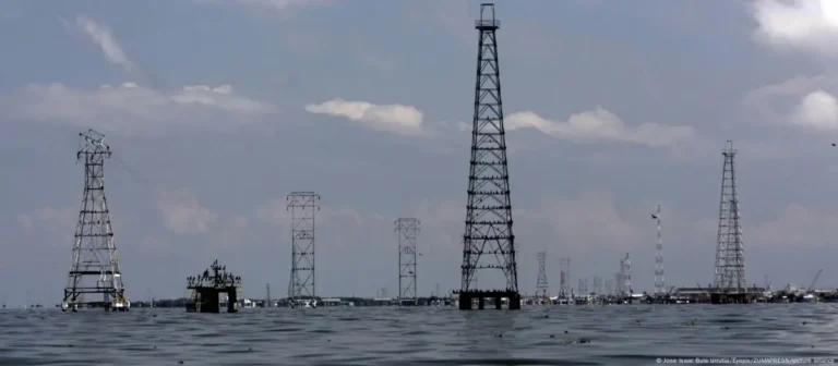 Chevron devuelve cargamentos de crudo venezolano debido a sanciones de Estados Unidos