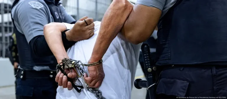 Jueces federales bloquean deportaciones de venezolanos bajo Ley de Enemigos Extranjeros