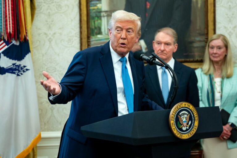 Trump exige transparencia en la financiación extranjera de universidades