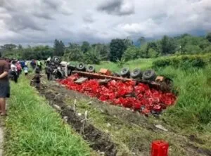 Vuelco de gandola en la carretera Panamericana deja un saldo fatal en Mérida