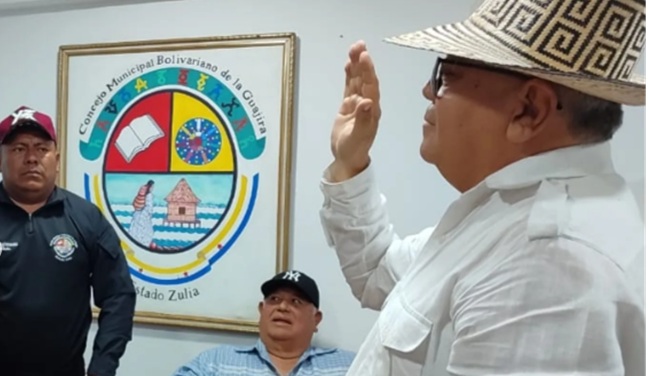 Alí Fernández Correa asume como alcalde encargado de Guajira tras detención de Indira Fernández