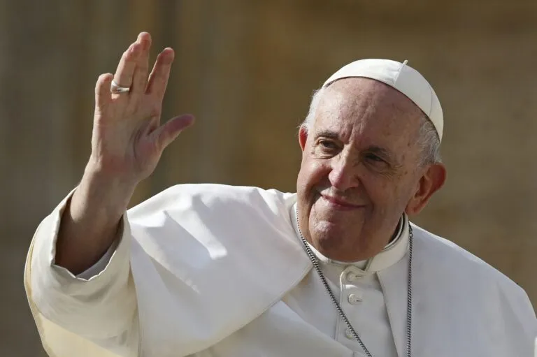Maduro decreta 3 días de duelo nacional por la muerte del papa Francisco