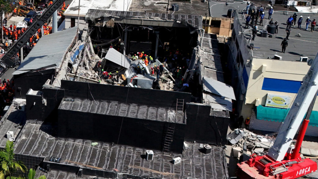 3 zulianos fallecidos tras el colapso de la discoteca "Jet Set" son sepultados en el cementerio "La Chinita"