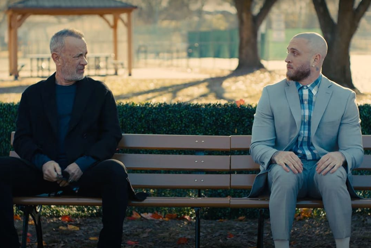 Hijo de Tom Hanks rinde homenaje a “Forrest Gump” en su nuevo video musical