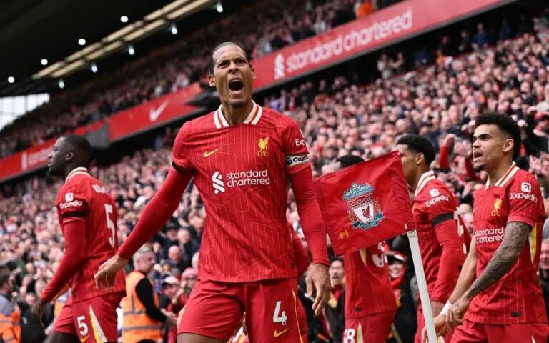 Virgil Van Dijk brilla con gol decisivo y acerca al Liverpool a su vigésimo título de la Liga Premier