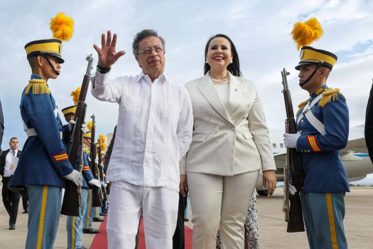 IX Cumbre de la Celac concluye con el traspaso de liderazgo entre Honduras y Colombia