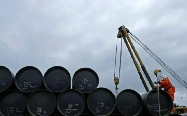 Exportaciones petroleras de Venezuela reanudan su marcha hacia India y China