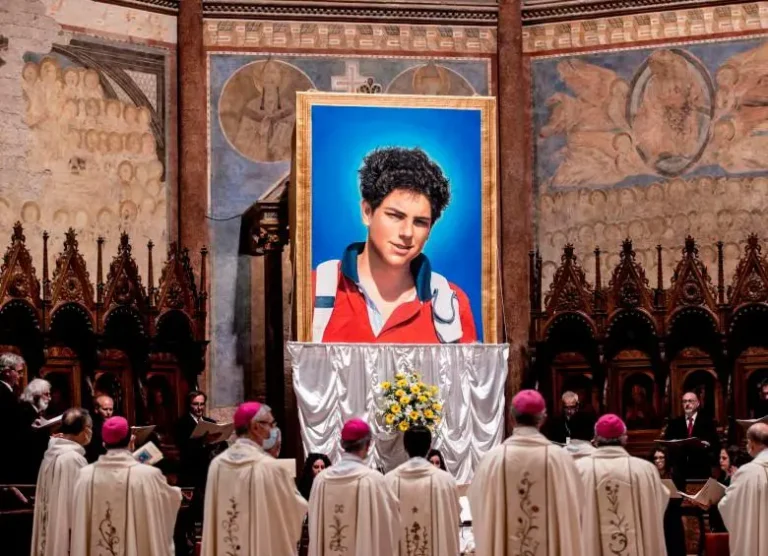 Aplazan canonización de Carlo Acutis tras el fallecimiento del Papa Francisco