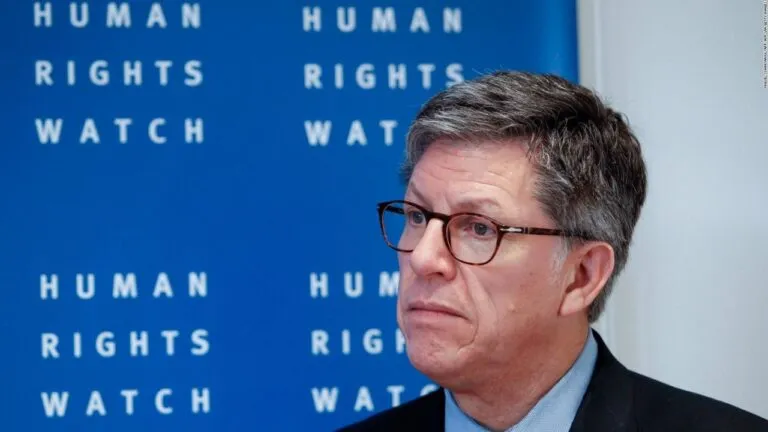 HRW denuncia «desaparición forzada» de 200 venezolanos deportados a El Salvador