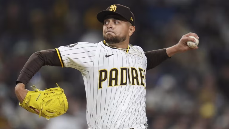 Omar Cruz hace historia en su debut con los Padres en la MLB