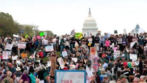Miles de personas se manifiestan en Washington contra Trump y sus políticas