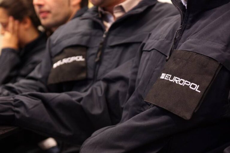 Europol desmantela red global de pedofilia con casi 2 millones de usuarios