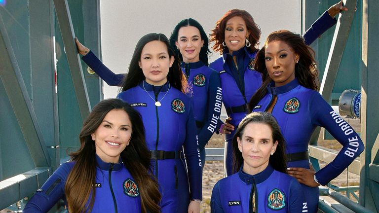 Katy Perry y un equipo femenino llegan al espacio a bordo del Blue Origin