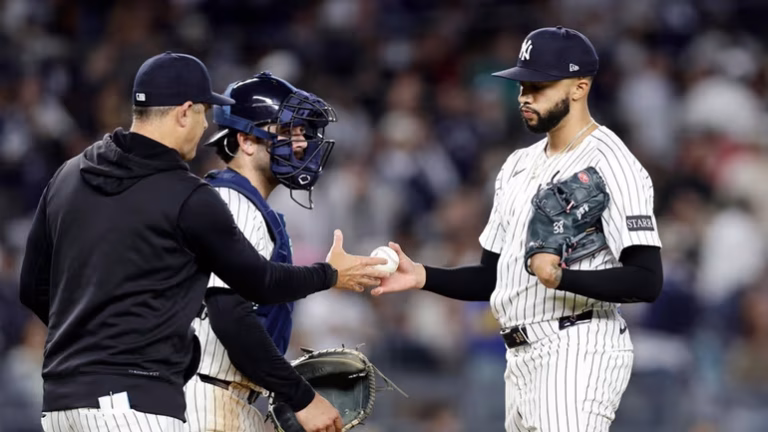 Yankees y Blue Jays reprograman partido por mal tiempo y jugarán doble jornada el domingo