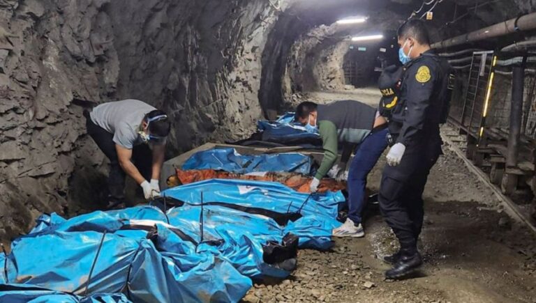 Toque de queda y control militar en Perú tras hallazgo de 13 mineros muertos