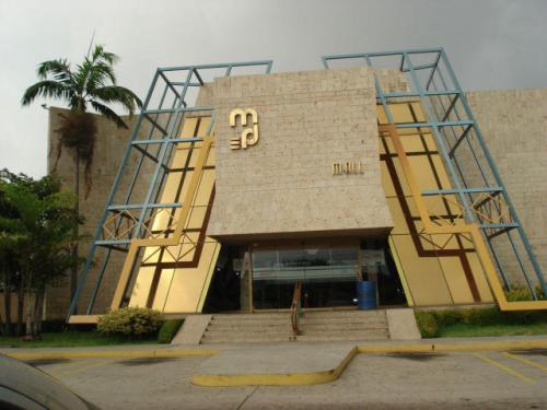 Allanamientos en el Mall Delicias Plaza: Funcionarios desmantelan red vinculada al narcotráfico