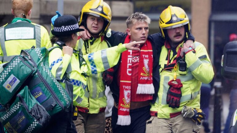 Arrestan en Liverpool al autor del atropello múltiple durante celebración