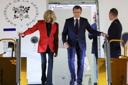 Macron es abofeteado por su esposa Brigitte en visita oficial a Vietnam