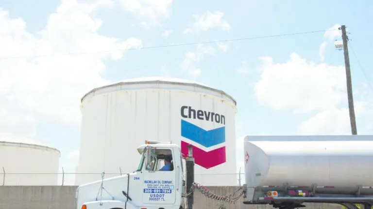 Trump extiende por 60 días la licencia de Chevron en Venezuela