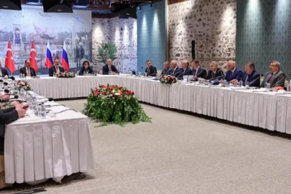 Rusia y Ucrania retoman negociaciones bajo mediación turca y presión internacional