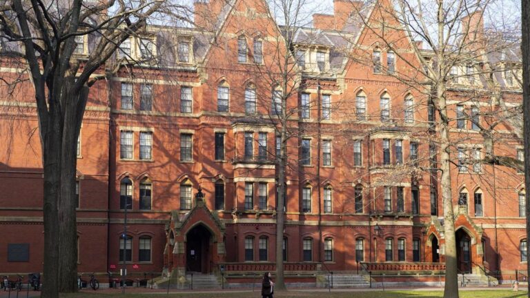 Prohíben inscripción en Harvard a estudiantes extranjeros por orden de Trump