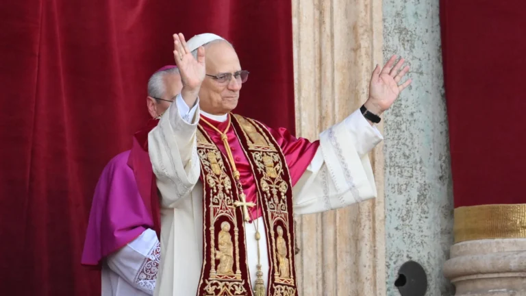 Este es Robert Francis Prevost, el estadounidense que hace historia como Papa