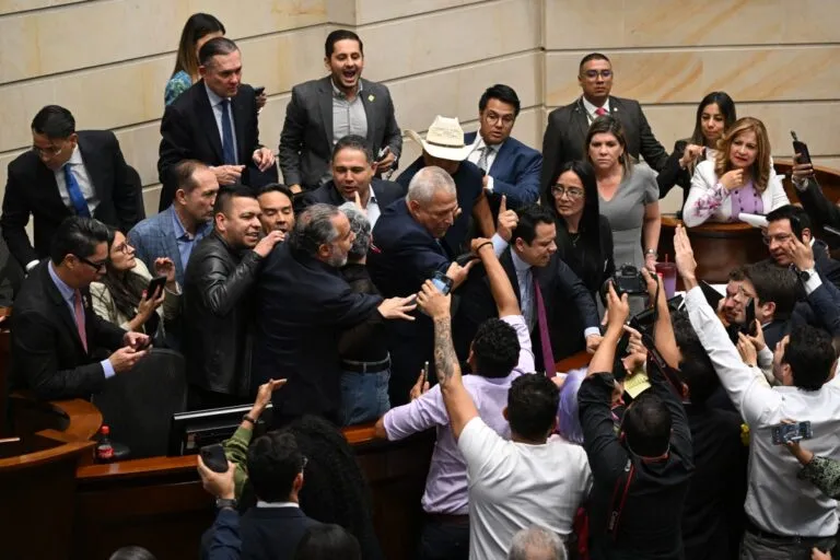 Senado colombiano rechaza la consulta popular para la reforma laboral de Petro