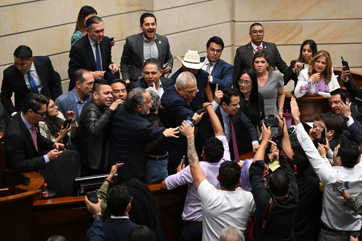 Senado colombiano rechaza la consulta popular para la reforma laboral de Petro