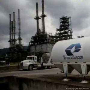 Incendio controlado en la principal refinería de Ecuador en Esmeraldas