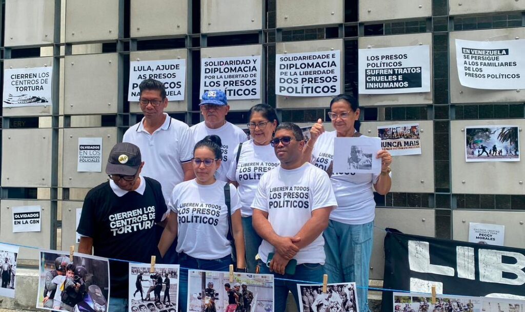 Familias de presos políticos en Venezuela buscan apoyo internacional en embajada de Brasil
