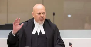 Karim Khan cesa temporalmente en la CPI ante denuncias de conducta sexual inapropiada