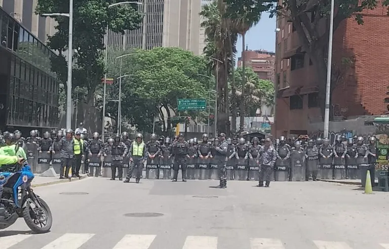 PNB impide el avance de la marcha del Día del Trabajador en Caracas