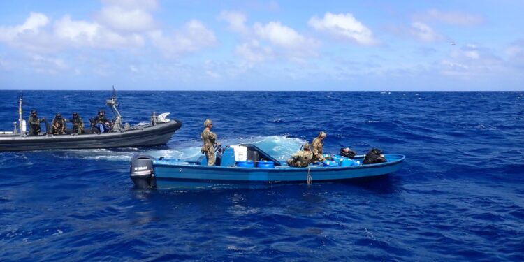 Guardia Costera de EE. UU. y Marina de Países Bajos interceptan embarcación con drogas frente a Puerto Cabello Guardia Costera de EE. UU. y Marina de Países Bajos interceptan embarcación con drogas frente a Puerto Cabello