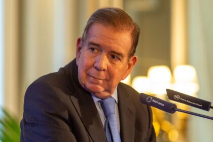 Edmundo González es hospitalizado en España tras episodio de salud