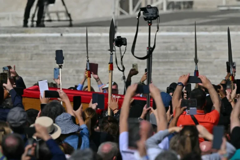 Vaticano bloquea todas las señales móviles para garantizar el secreto del cónclave papal