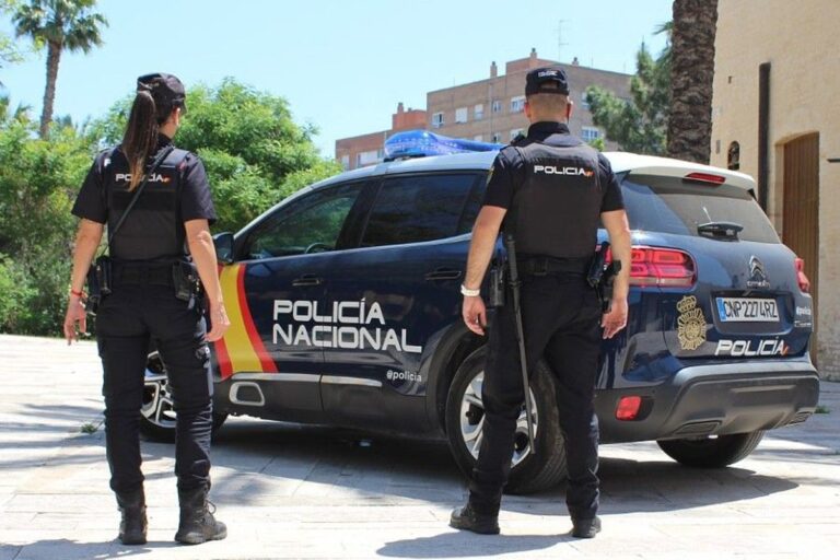 Detenidos en Oviedo, España unos padres por encerrar durante 4 años a sus tres hijos