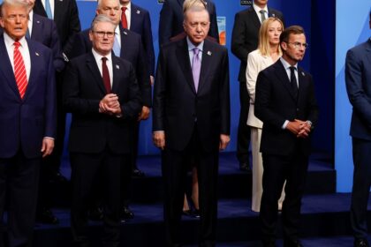 La cumbre de la OTAN concluye con un aumento del gasto del 5% en defensa y una advertencia a Rusia: "es una amenaza"