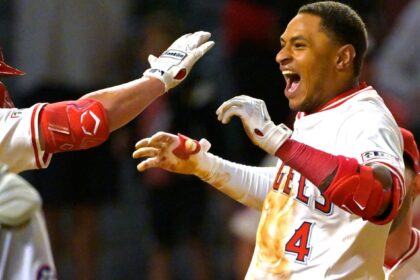 Tras HR del empate en la 8va, Moore decide triunfo de Angels con otro en la 10ma