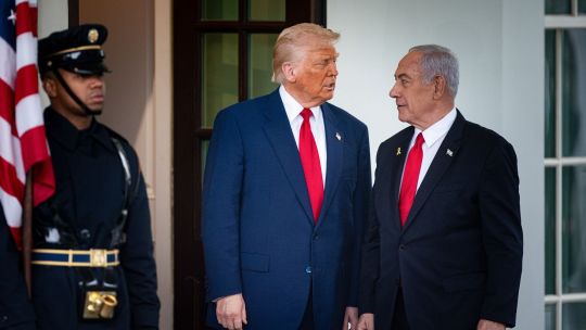 Netanyahu manipula al Gigante de Plastilina