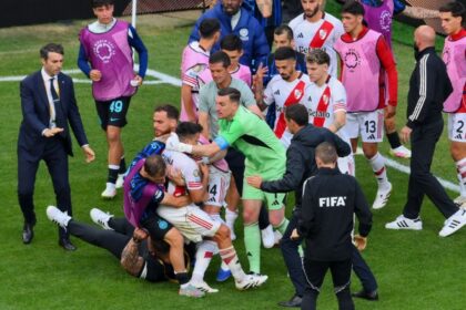 ¡Corretiza del ‘Huevo’! Marcos Acuña, defensa de River, persigue a Dumfries buscando pelea tras derrota ante Inter en el Mundial de Clubes