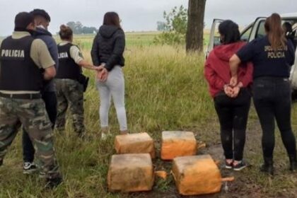 Vuelos clandestinos y una "lluvia narco" de 300 kilos de cocaína: condenaron a la "Reina del Sur" y a sus hijos