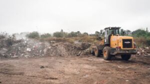 Encontraron muerta a una mujer bajo una montaña de tres metros de basura en Cañuelas