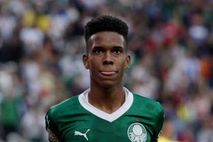 Estevão o Igor Jesus, sólo puede quedar uno