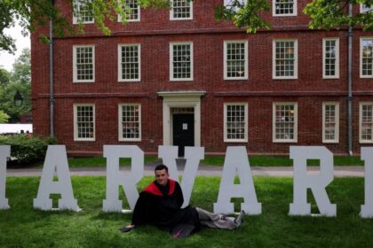 Trump acusa a Harvard de haber violado los derechos de estudiantes judíos, según el WSJ