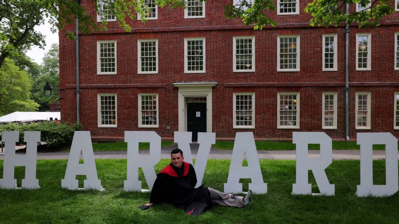 Trump acusa a Harvard de haber violado los derechos de estudiantes judíos, según el WSJ