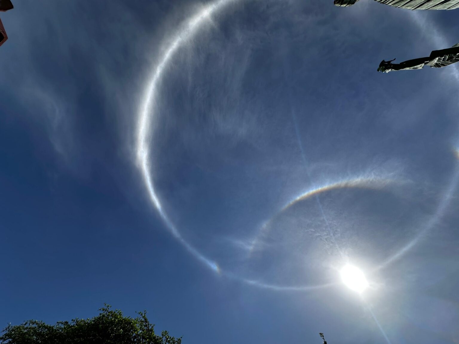 Fenómeno óptico sorprende a habitantes de Machiques de Perijá: múltiples halos solares en el cielo