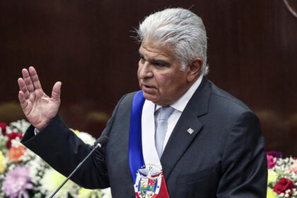 Tras un año en el poder en Panamá, Mulino promete no "ceder ni un milímetro de soberanía" ante EE. UU.