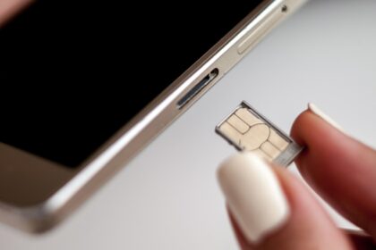 El celular se queda sin señal y vacían tu cuenta bancaria: así funciona el SIM swapping, la ciberestafa silenciosa