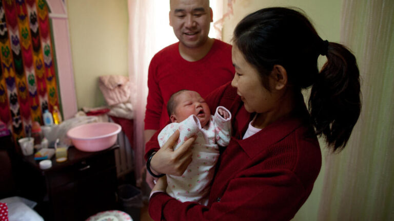 Más padres y madres en el mundo prefieren tener niñas, antes preferían niños