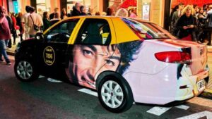 En la Ciudad ya circulan más de 110 taxis intervenidos por diferentes artistas plásticos